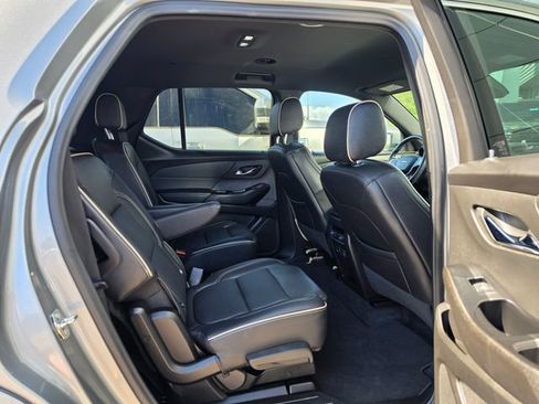 Used 2023 Chevrolet Traverse Premier FWD image 7