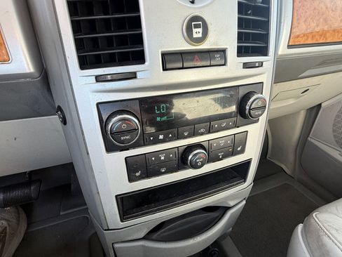 Used 2010 Chrysler Town & Country Limited image 18