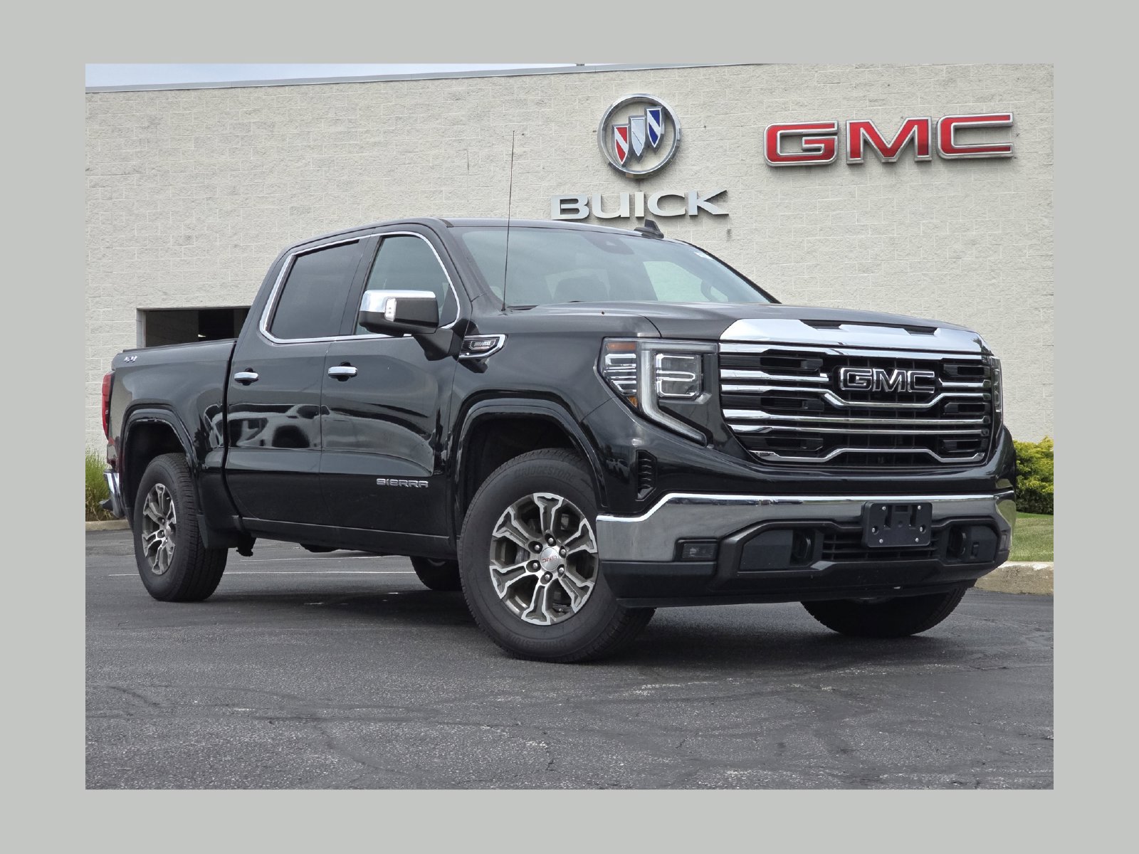 Used 2022 GMC Sierra 1500 SLT w/ SLT Convenience Package AWD/4WD image 1