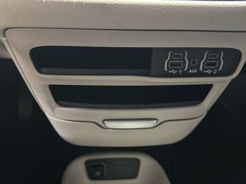Used 2024 Chrysler Pacifica Touring-L FWD image 19