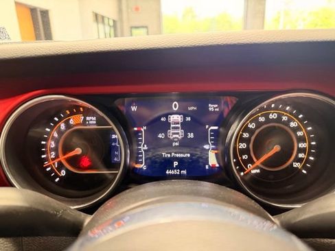 Used 2023 Jeep Wrangler Unlimited Rubicon w/ Cold Weather Group AWD/4WD image 24