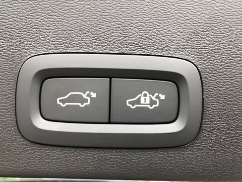 New 2025 Volvo XC40 B5 Plus w/ Protection Package Premier image 37