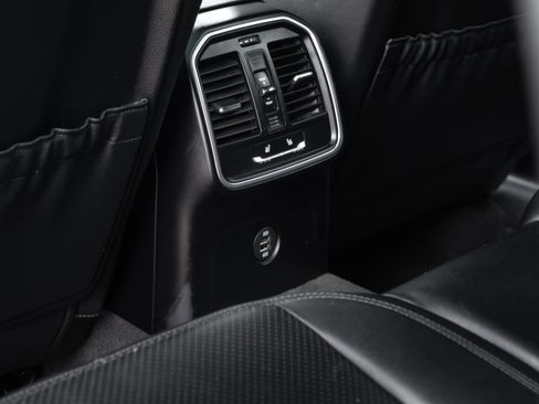 Used 2018 Porsche Macan S image 28