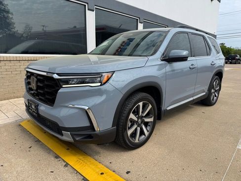 Used 2024 Honda Pilot Touring image 2