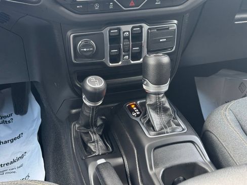 Used 2025 Jeep Wrangler Unlimited Sahara AWD/4WD image 34