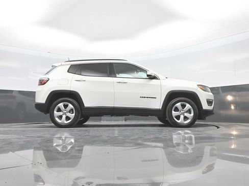 Used 2017 Jeep Compass Latitude w/ Popular Equipment Group AWD/4WD image 51