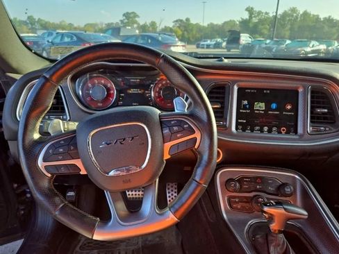 Used 2016 Dodge Challenger SRT Hellcat RWD image 7