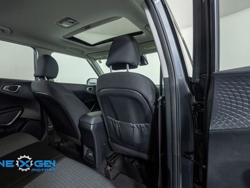 Used 2021 Kia Soul EX FWD image 32