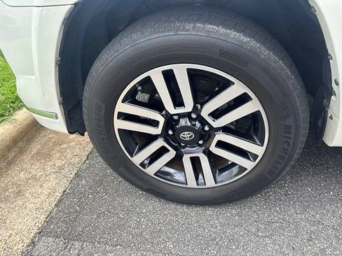 Used 2018 Toyota 4Runner Limited AWD/4WD image 10