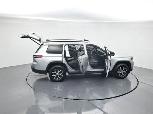 Used 2025 Jeep Grand Cherokee L Limited AWD/4WD image 47