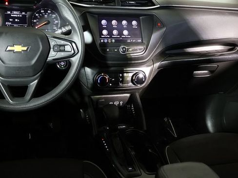 Used 2023 Chevrolet TrailBlazer LT FWD image 16