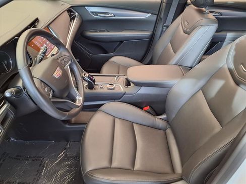 Used 2025 Cadillac XT6 Luxury image 14