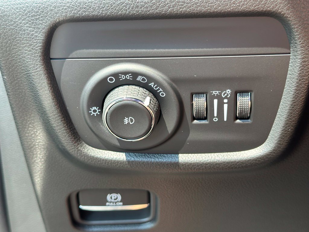 New 2027 Jeep Grand Cherokee Limited AWD/4WD image 33