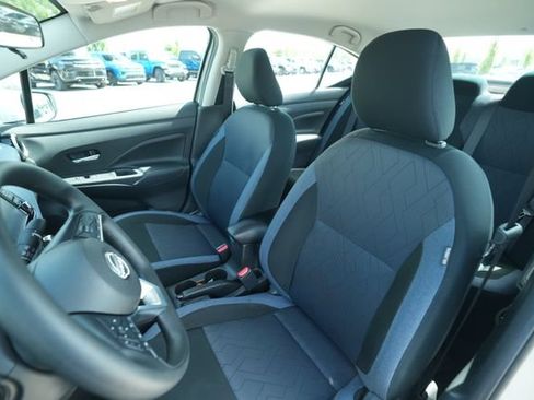Used 2025 Nissan Versa SV FWD image 38