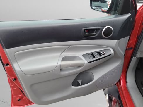 Used 2015 Toyota Tacoma PreRunner image 25