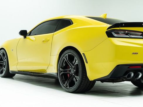 Used 2018 Chevrolet Camaro SS RWD image 19