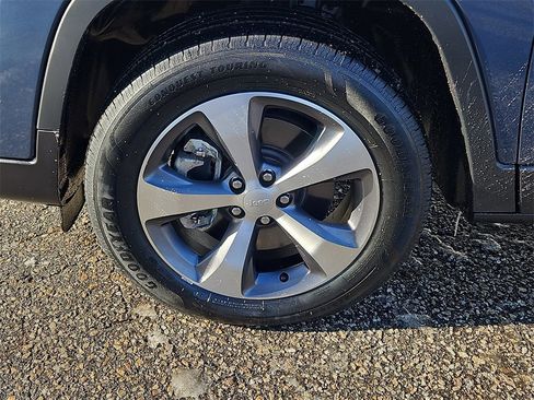 Used 2021 Jeep Cherokee Limited w/ Trailer Tow Group image 7