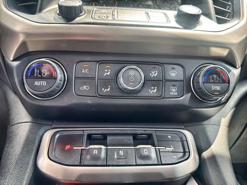 Used 2021 GMC Acadia Denali w/ Denali Ultimate Package AWD/4WD image 16