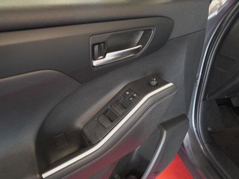Certified 2021 Toyota Highlander XLE image 19