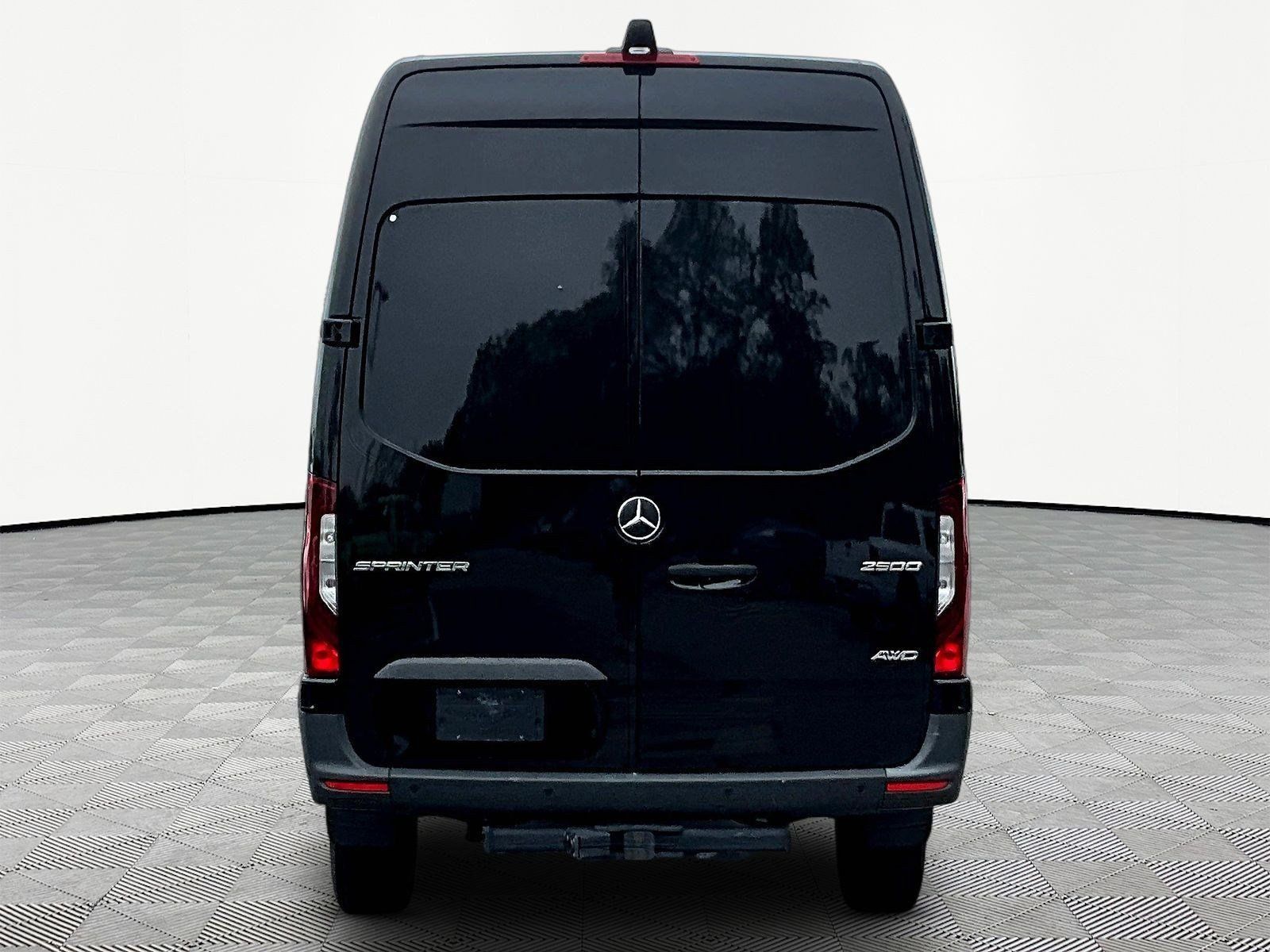 Used 2025 Mercedes-Benz Sprinter 2500 image 5