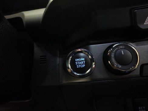 Used 2023 Toyota Tacoma TRD Sport image 33