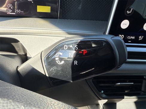 New 2026 Volkswagen Tiguan SE R-Line image 20