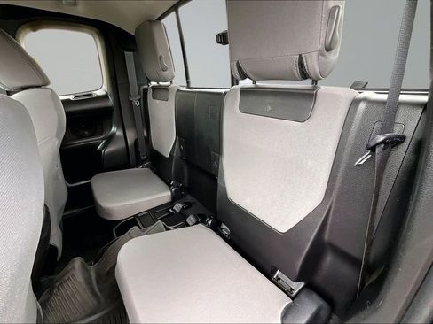 Used 2022 Toyota Tacoma SR5 w/ SR5 Appearance Package (SM) AWD/4WD image 26
