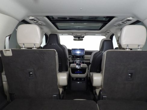 Used 2022 Lincoln Navigator Reserve AWD/4WD image 13