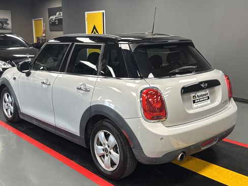 Used 2018 MINI Cooper 4-Door Hardtop FWD image 4