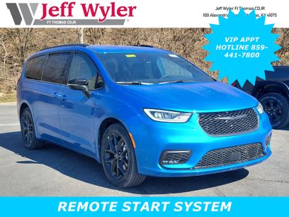 New 2026 Chrysler Pacifica Select