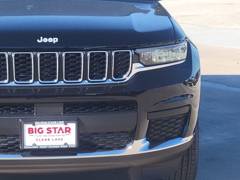 New 2025 Jeep Grand Cherokee L Laredo image 9