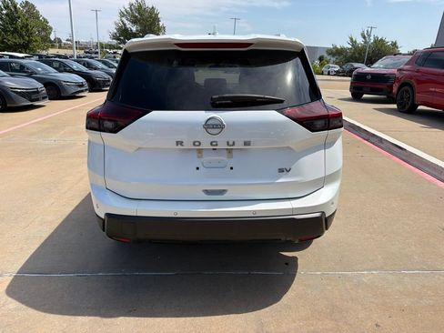 Used 2024 Nissan Rogue SV w/ SV Premium Package FWD image 4