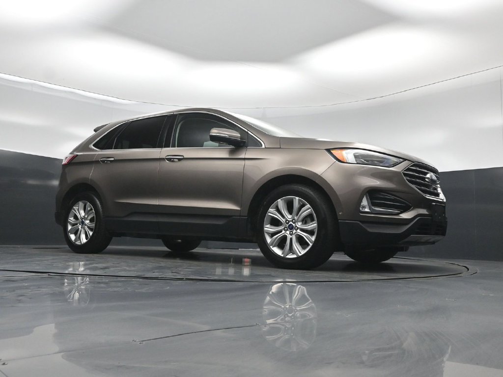 Used 2019 Ford Edge Titanium w/ Equipment Group 301A FWD image 3