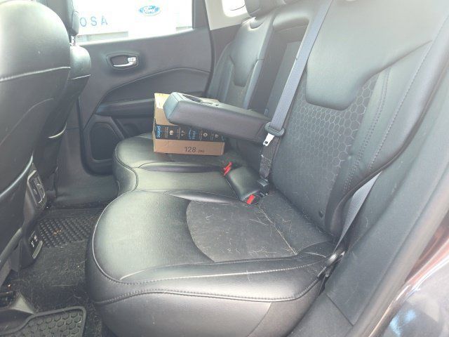 Used 2019 Jeep Compass Latitude FWD image 10