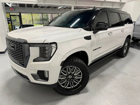 Used 2023 GMC Yukon XL Denali Ultimate image 2