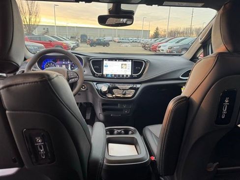 New 2026 Chrysler Pacifica Select FWD image 30