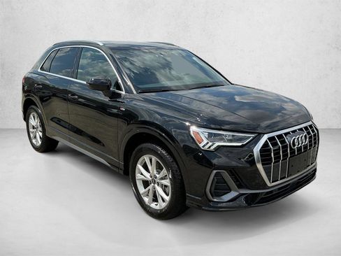Used 2025 Audi Q3 2.0T Premium w/ Convenience Package AWD/4WD image 3