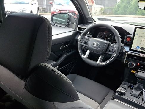 New 2025 Toyota Tacoma TRD Off-Road AWD/4WD image 9