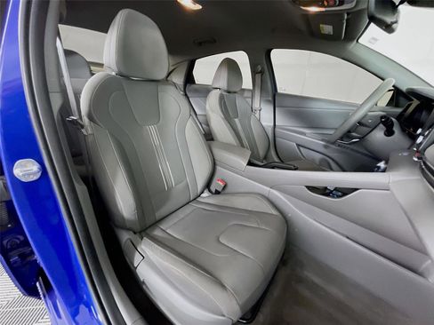 Used 2023 Hyundai Elantra SEL w/ Cargo Package image 29