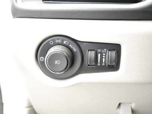 Certified 2023 Chrysler Pacifica Touring-L FWD image 31