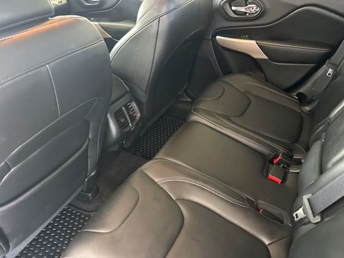 Used 2017 Jeep Cherokee Latitude w/ True North Edition AWD/4WD image 4