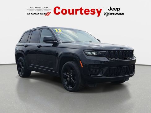 Certified 2023 Jeep Grand Cherokee Altitude image 1