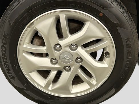 Certified 2023 Hyundai Venue SE FWD image 10