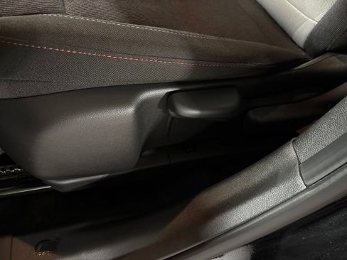 Used 2025 Chevrolet Trax RS FWD image 13