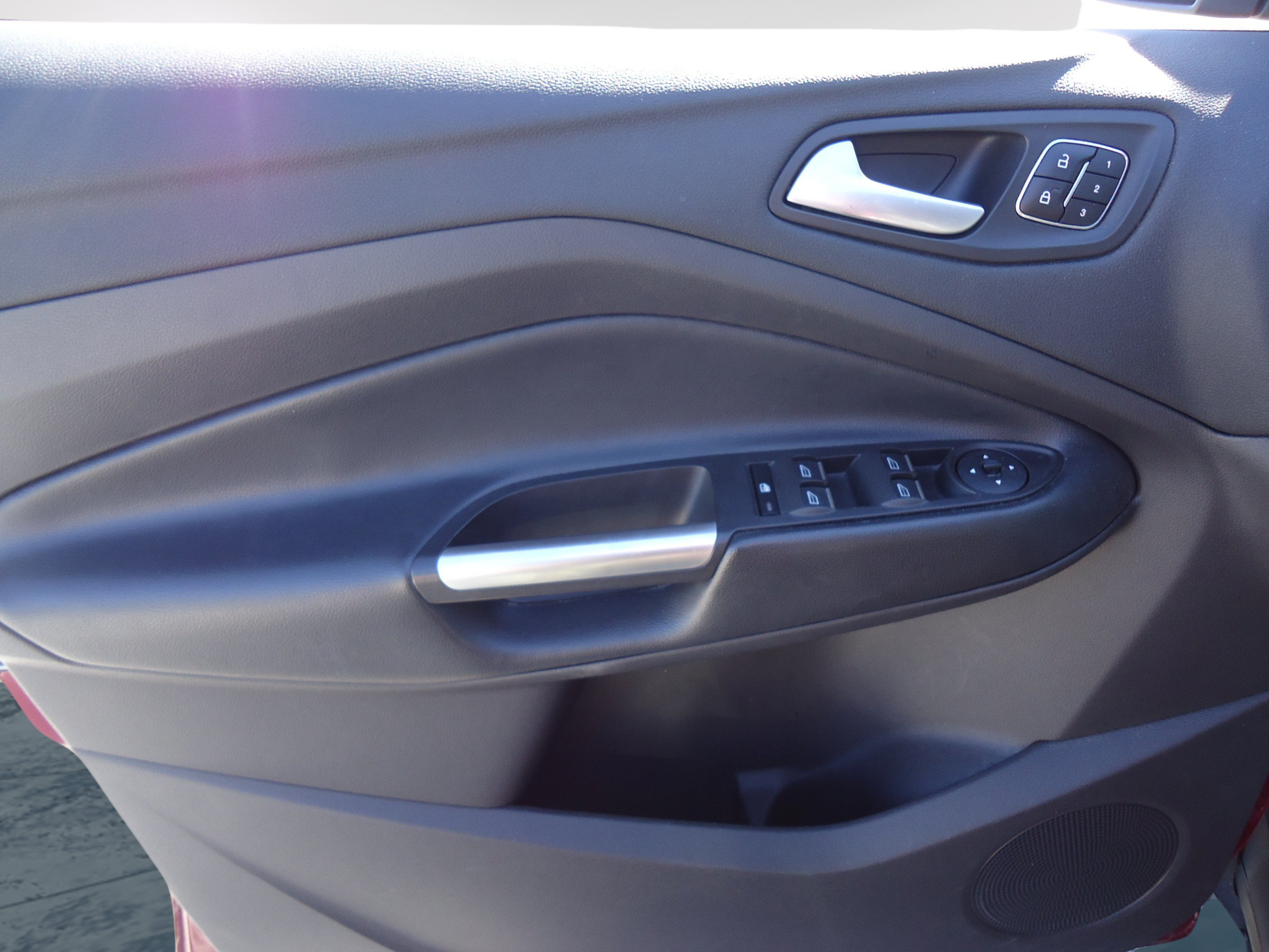 Used 2019 Ford Escape Titanium AWD/4WD image 23