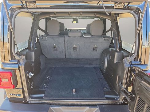 Used 2023 Jeep Wrangler Unlimited Rubicon 4xe image 15