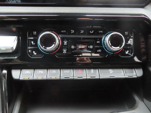 Certified 2025 GMC Sierra 1500 AT4 w/ AT4 Premium Package AWD/4WD image 35