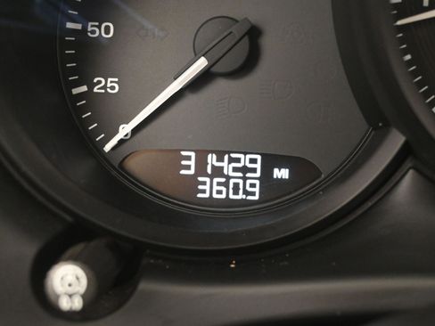 Used 2022 Porsche Macan image 20