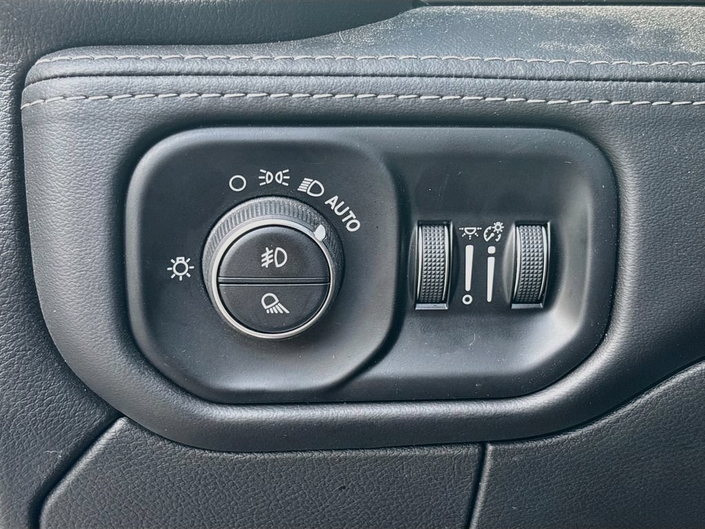 Used 2025 RAM 3500 Limited AWD/4WD image 34