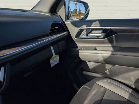 New 2026 Chevrolet Suburban LS image 14